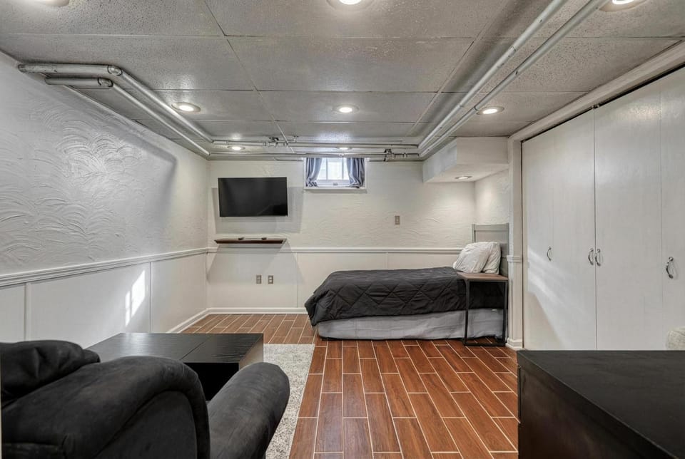 Suites On Chocolate - The Studio Apartment in Hershey