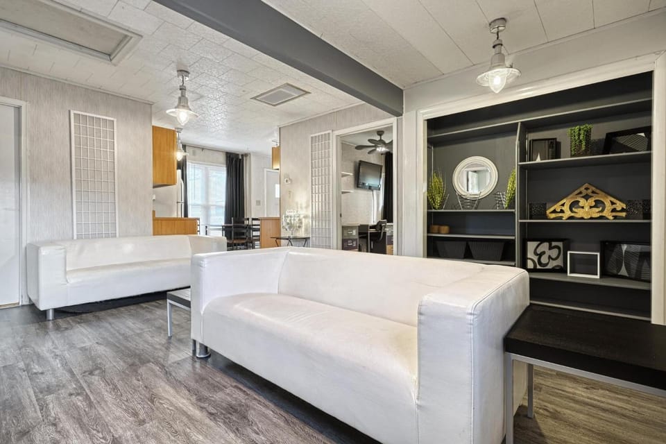 Suites On Chocolate - The Annville Cottage House in Annville