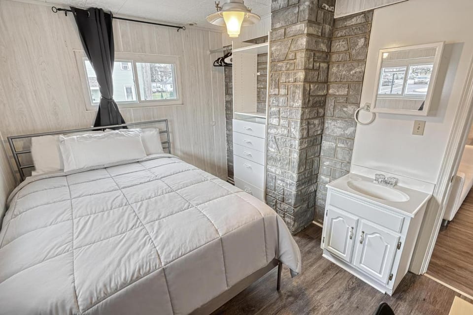 Suites On Chocolate - The Annville Cottage House in Annville