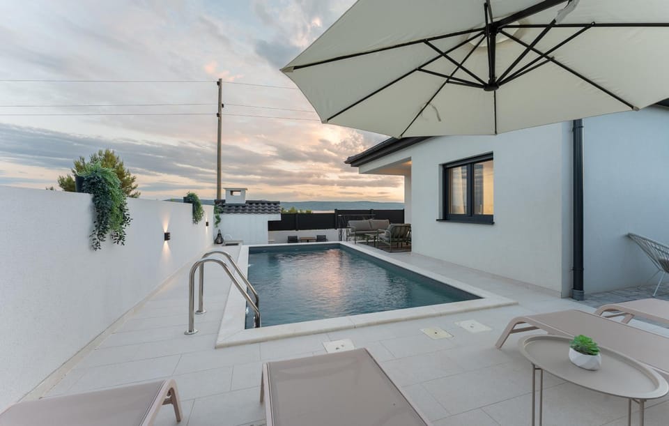 Villa Pamemani Villa in Šibenik-Knin County, Croatia