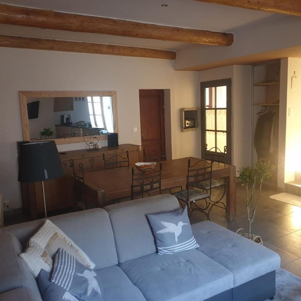 Living room, Seating area, Dining area, minibar