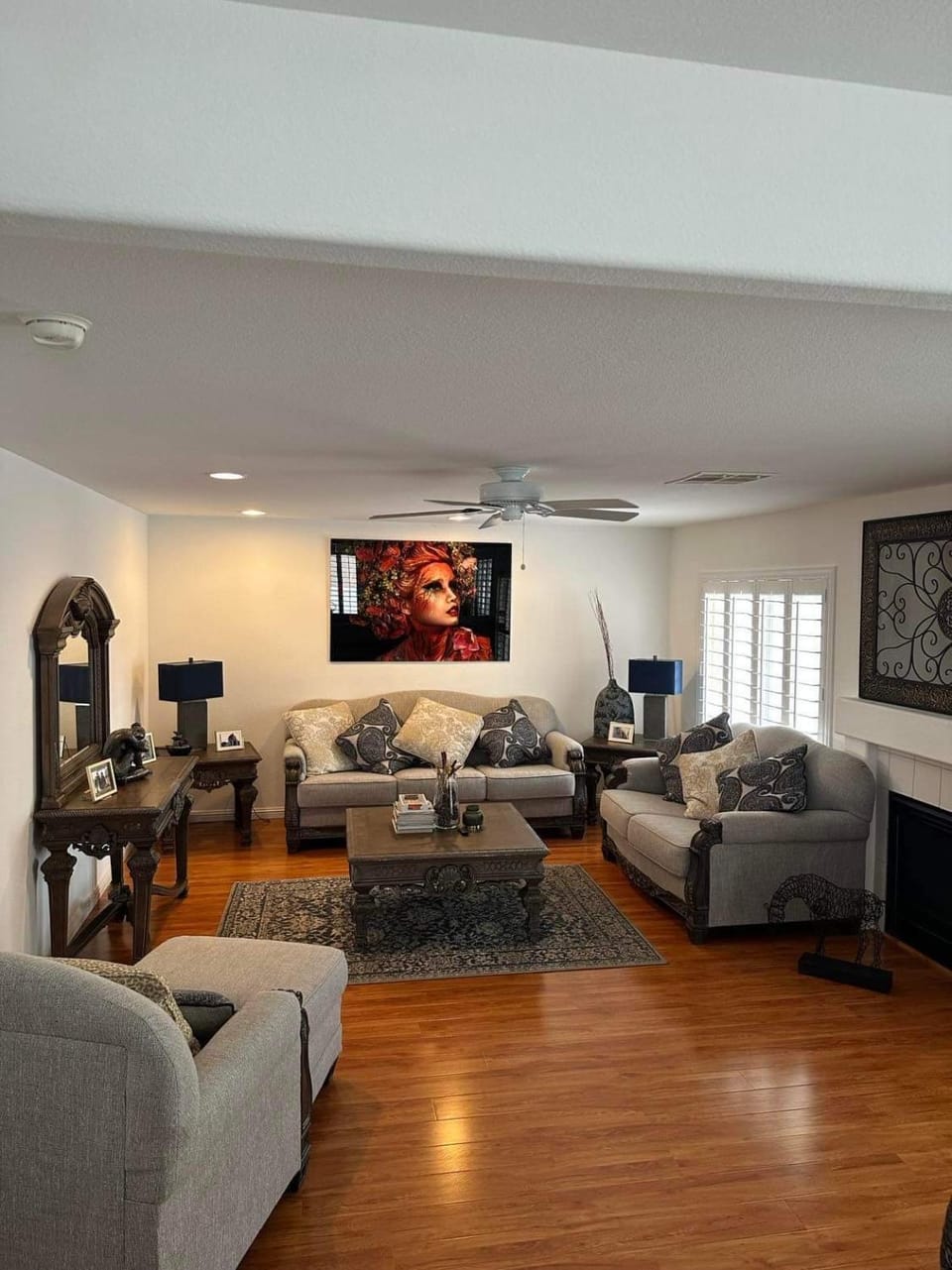 TV and multimedia, Living room, Seating area