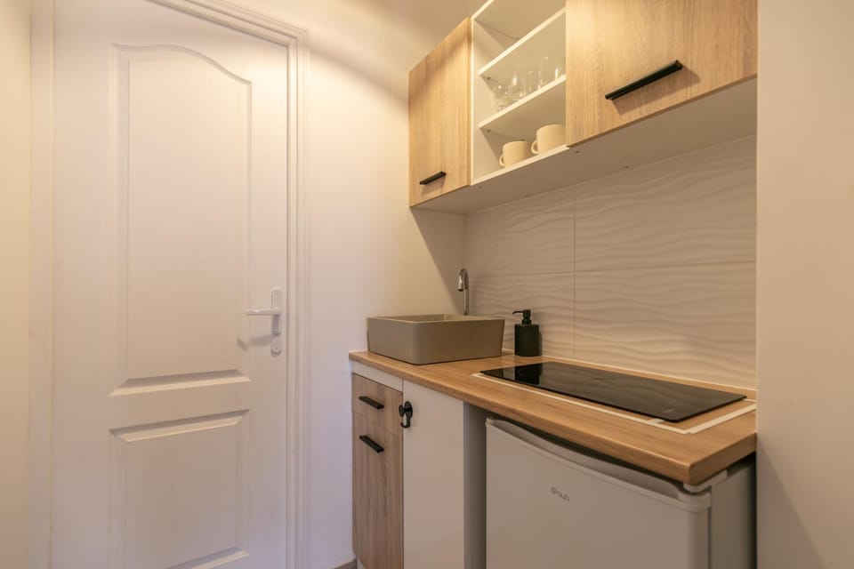Kitchen or kitchenette, stove
