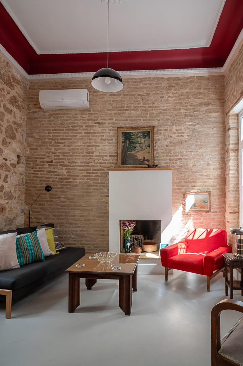 Bed, Living room, Photo of the whole room, Seating area, air conditioner