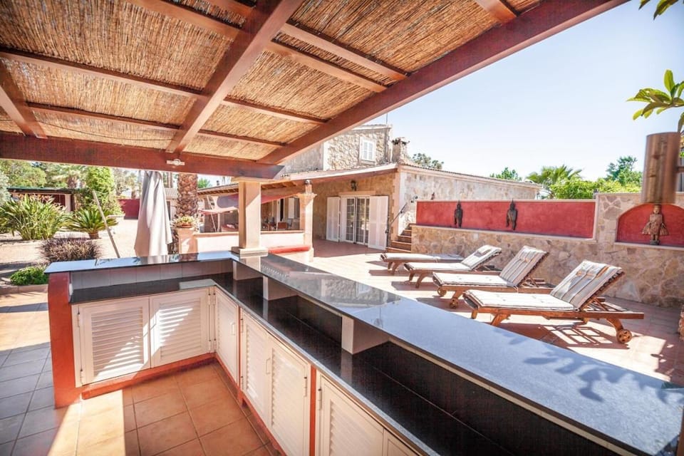 Villa Refugio Spacious Finca Pool BBQ Office House in Pla de Mallorca