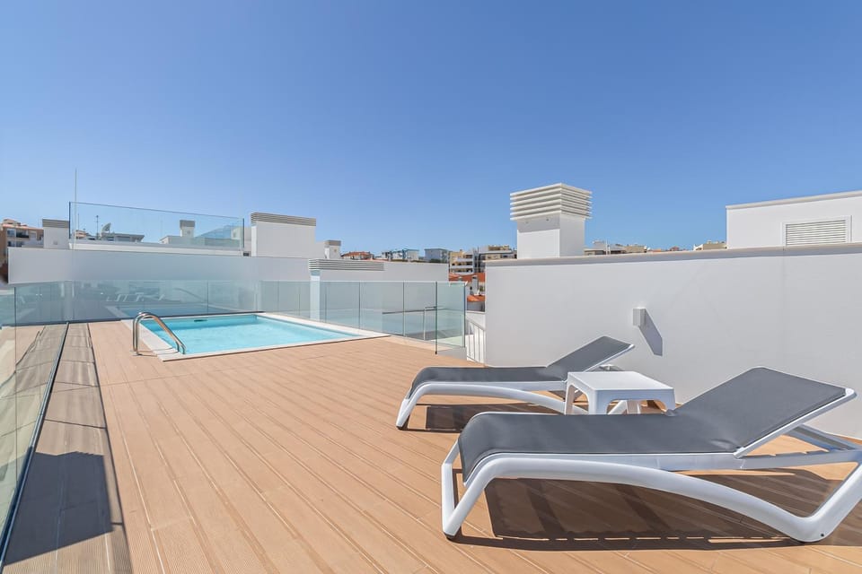 Swimming pool, Swimming pool
