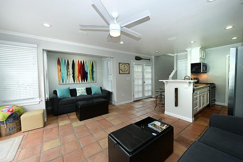 232W 232 Whittley House in Avalon