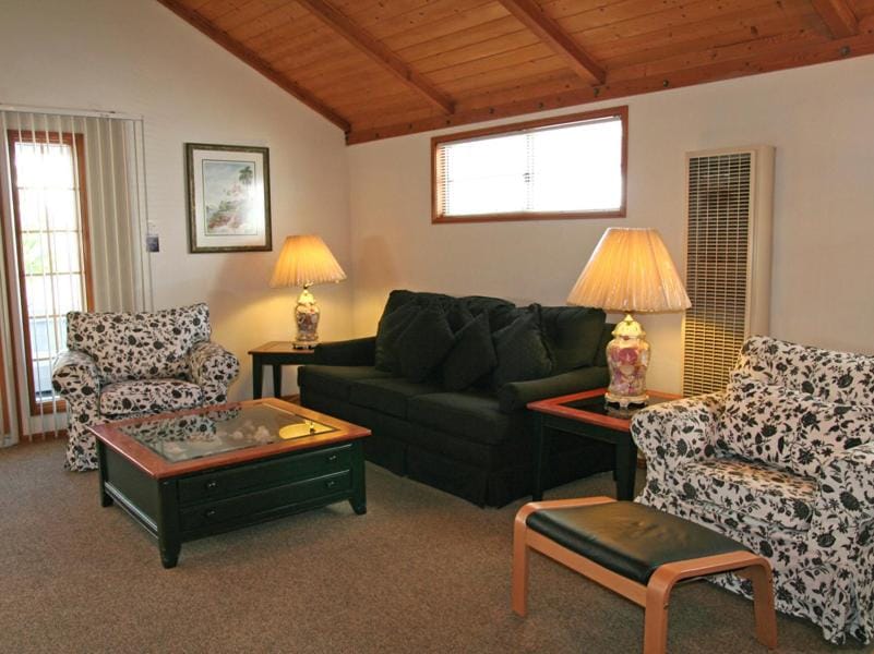 242CL 242 Claressa House in Avalon