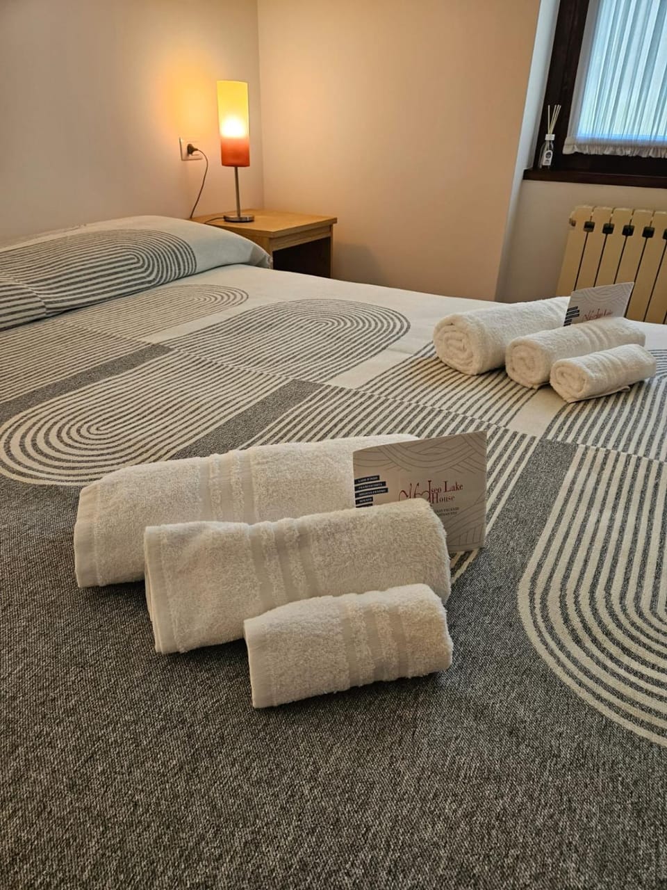 Bed, Photo of the whole room, Bedroom, internet, towels