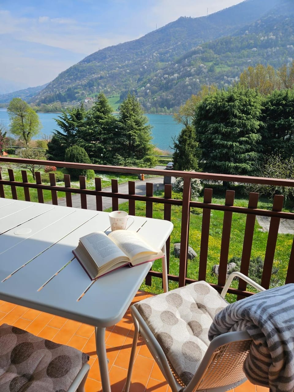 Patio, Day, Natural landscape, Balcony/Terrace, Living room, Lake view