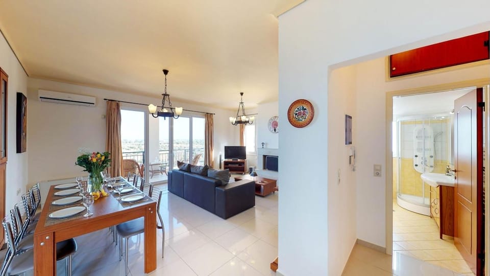 TV and multimedia, Living room, Seating area, Dining area
