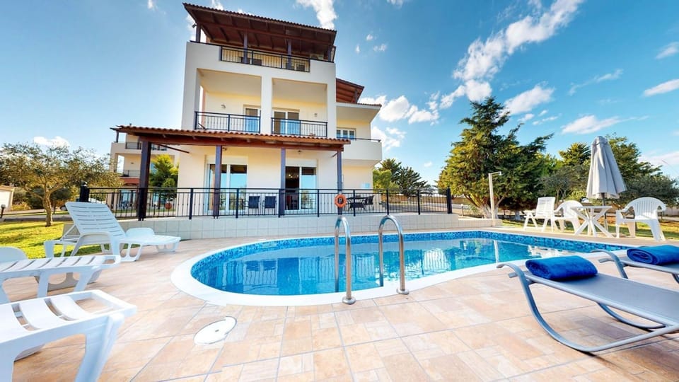 Property building, Pool view, Swimming pool, sunbed