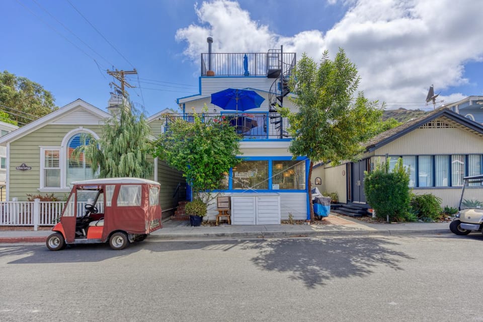 302CL 302 Claressa House in Avalon