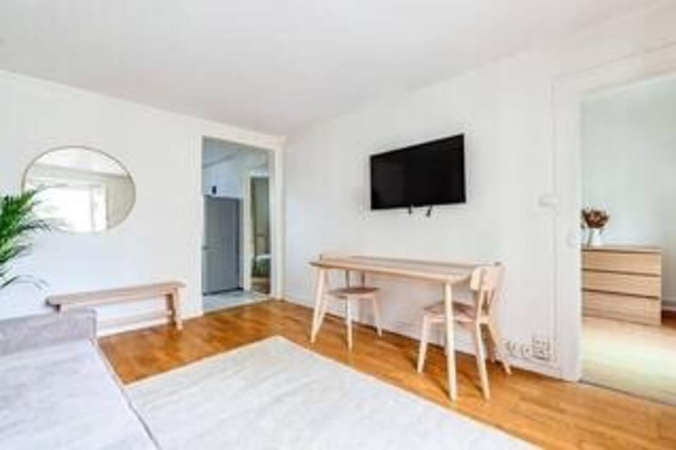 Canal Saint-Martin 10th Bright & Peaceful Apartment by MeyAgency Apartment in Paris