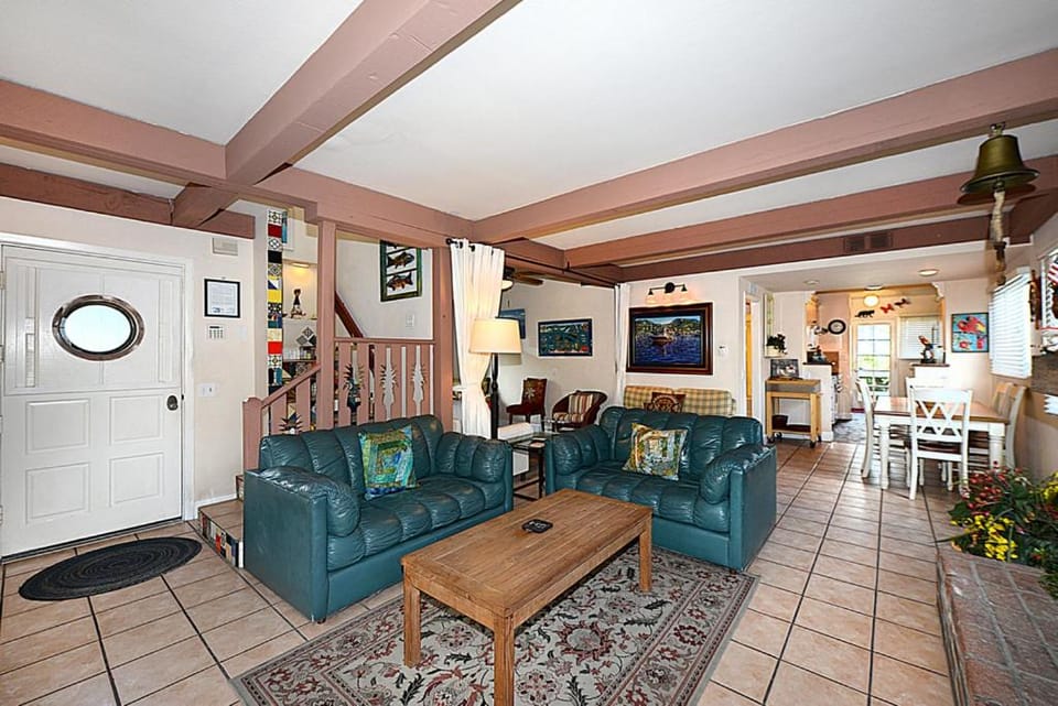 309CE 309 Clemente House in Avalon