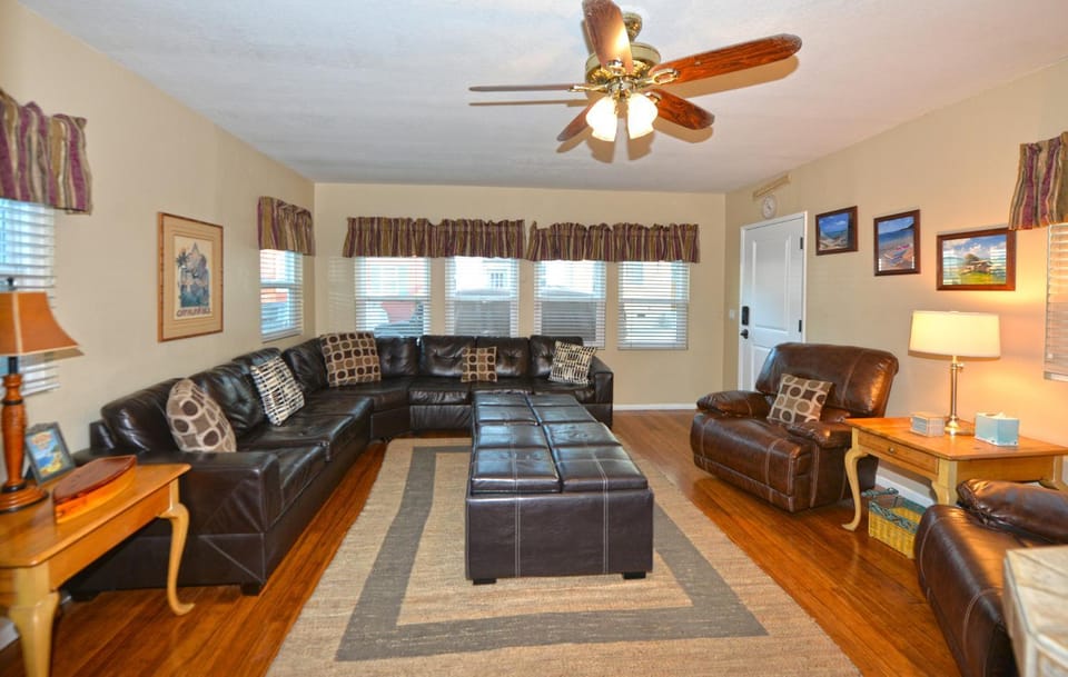 315CE 315 Clemente House in Avalon