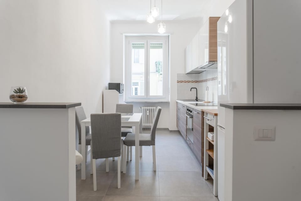 Kitchen or kitchenette, Dining area, oven, stove