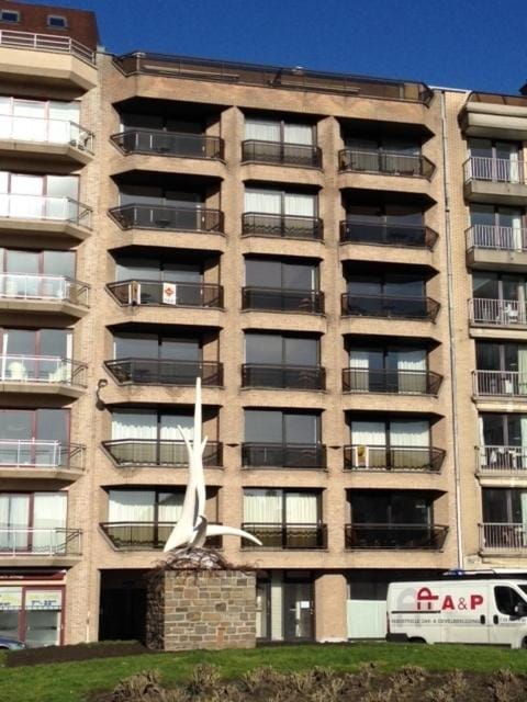 Property building, Facade/entrance