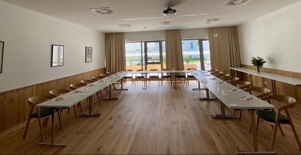 Meeting/conference room