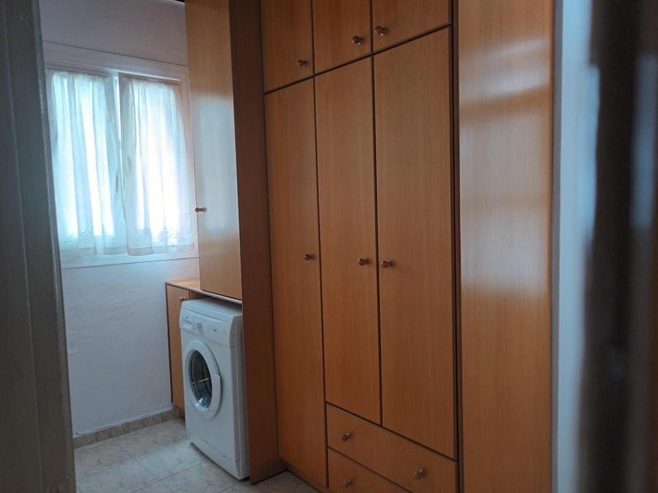wardrobe, washing machine