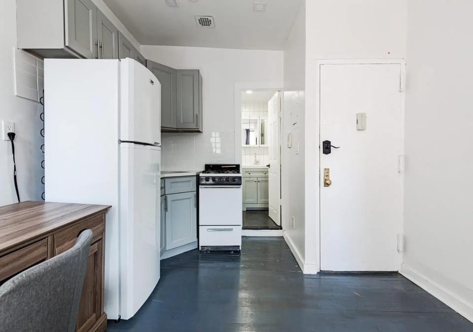 Cozy Studio! Steps to Central Park & Upper E Side!, June To Aug 90 Days Stay Required Apartment in Upper East Side