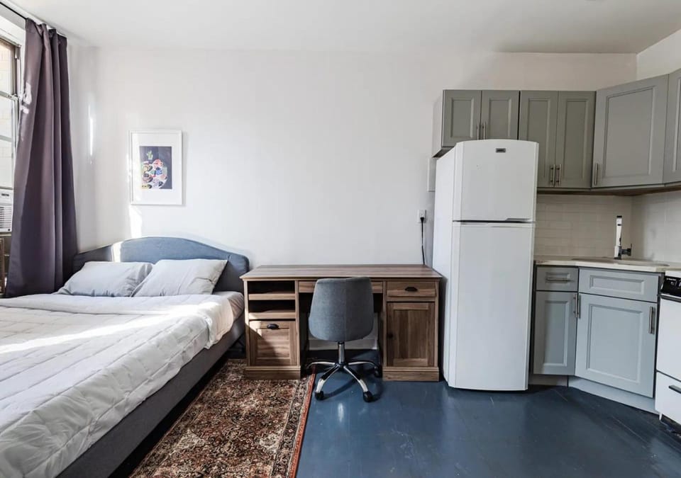 Cozy Studio! Steps to Central Park & Upper E Side!, June To Aug 90 Days Stay Required Apartment in Upper East Side