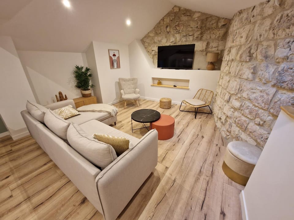 Communal lounge/ TV room, TV and multimedia, Living room, Seating area