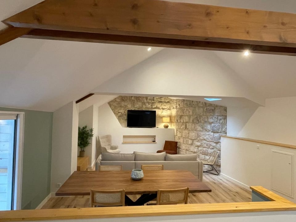 TV and multimedia, Living room, Seating area, Dining area