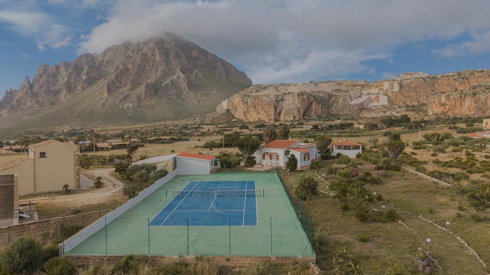 Garden, Tennis court, Tennis court, Mountain view