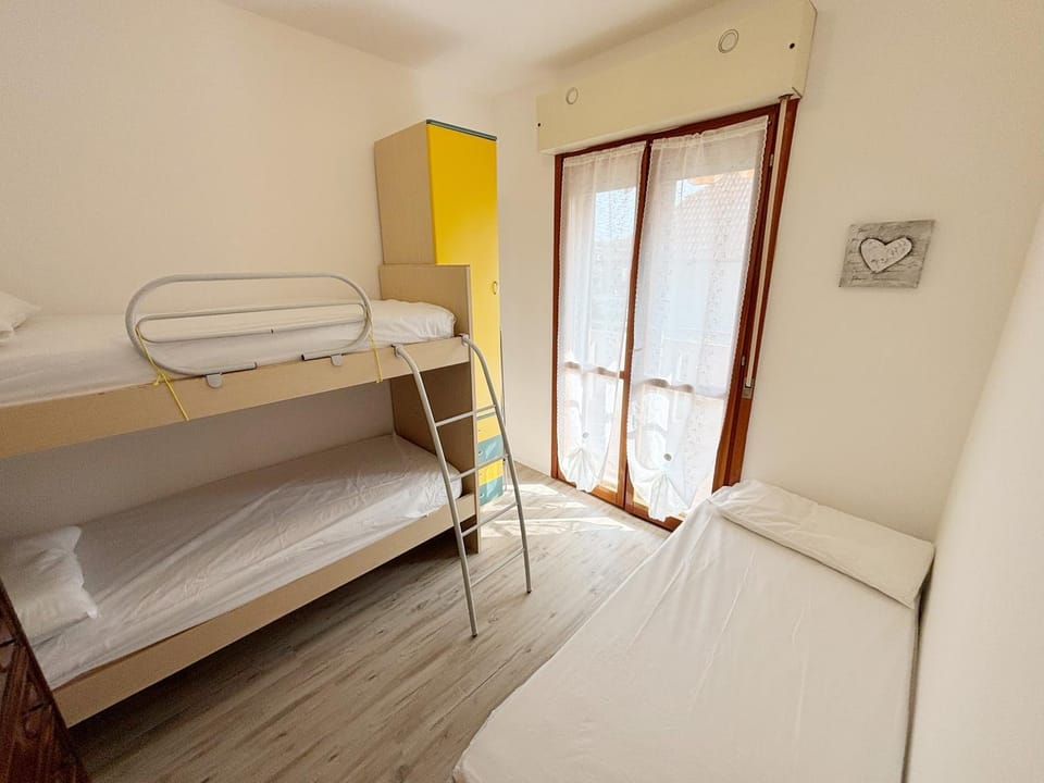 Bed, Photo of the whole room, Bedroom, bunk bed, wardrobe