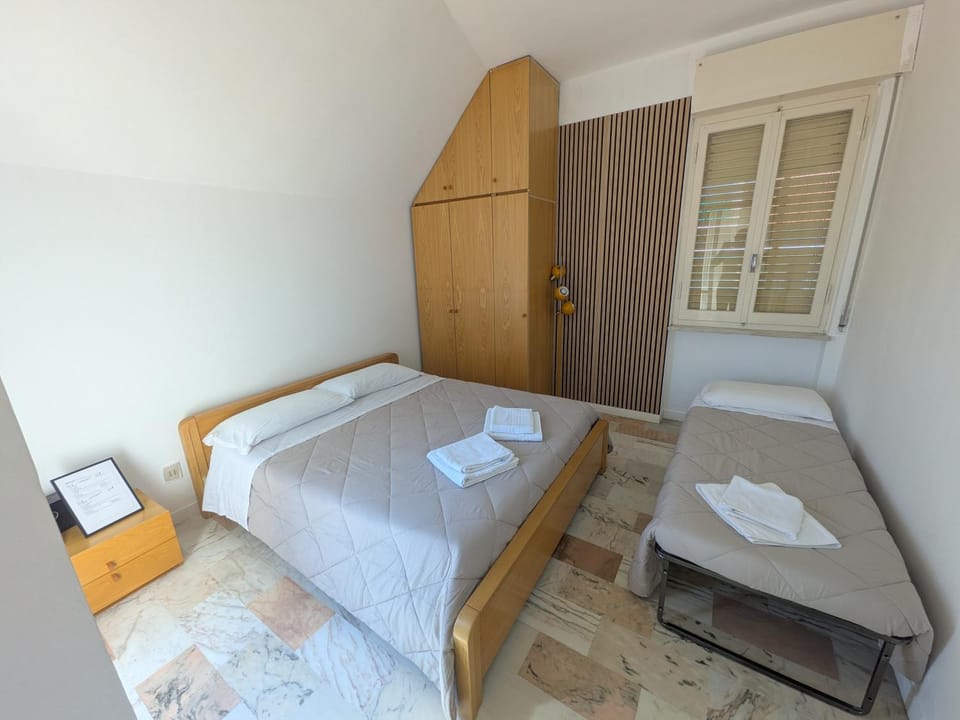 Bed, Photo of the whole room, Bedroom, towels, wardrobe