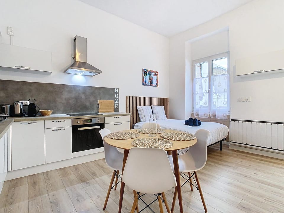 Bed, Night, Kitchen or kitchenette, Dining area, stove