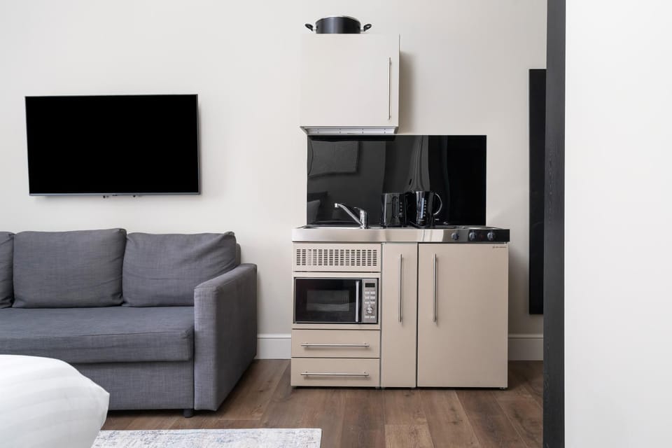 Willesden Green Modern Living Suites Apartment in London