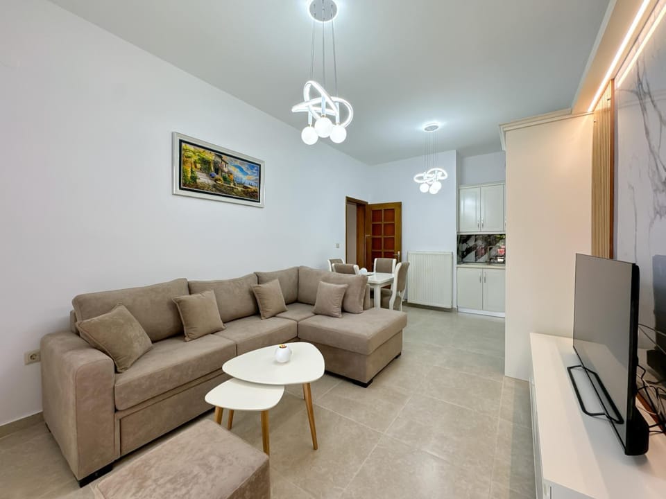 TV and multimedia, Kitchen or kitchenette, Living room, Seating area