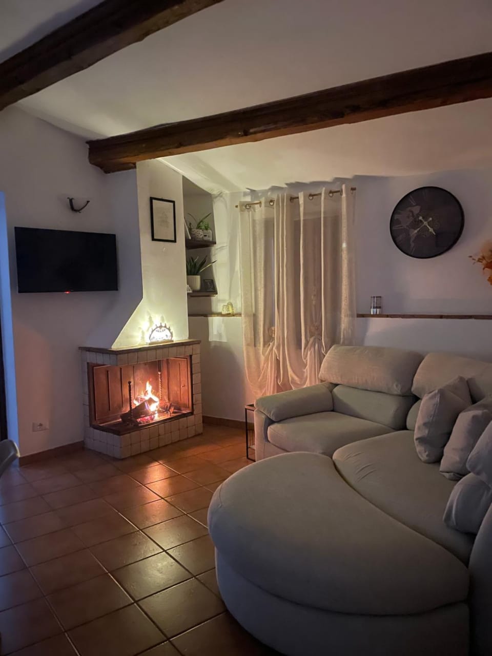 Living room, Seating area, fireplace