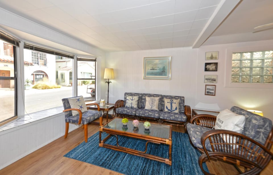 317CA 317 Catalina Ave. House in Avalon