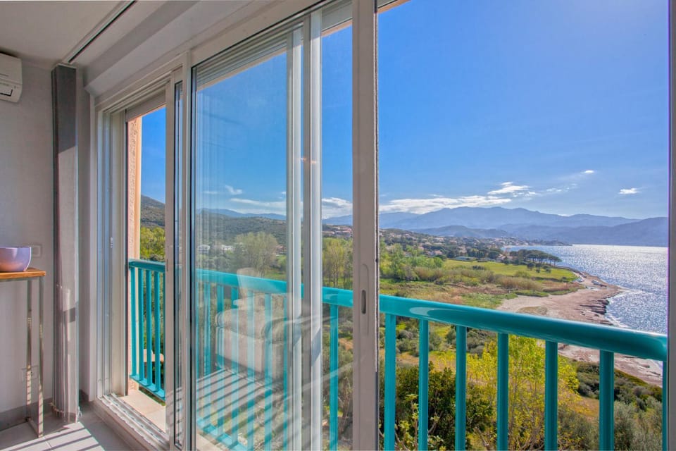 Mountain view, Sea view