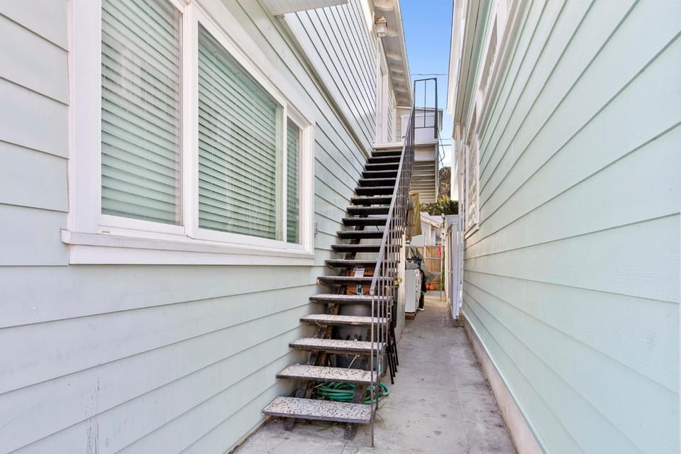 318CL Upper 318 Claressa Ave - Upper House in Avalon