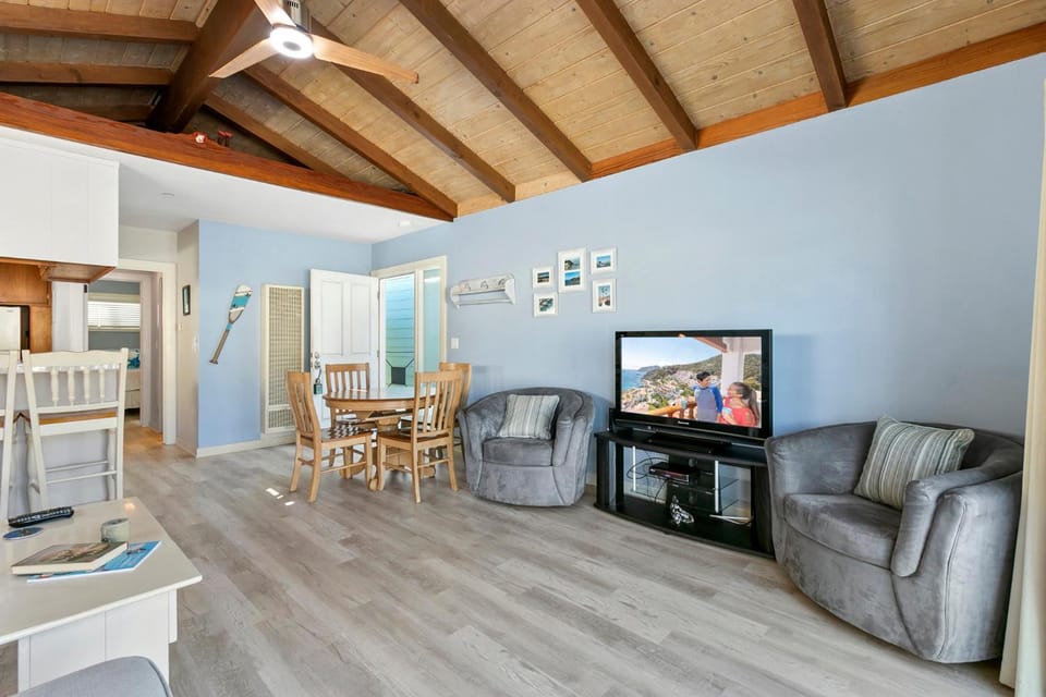 318CL Upper 318 Claressa Ave - Upper House in Avalon