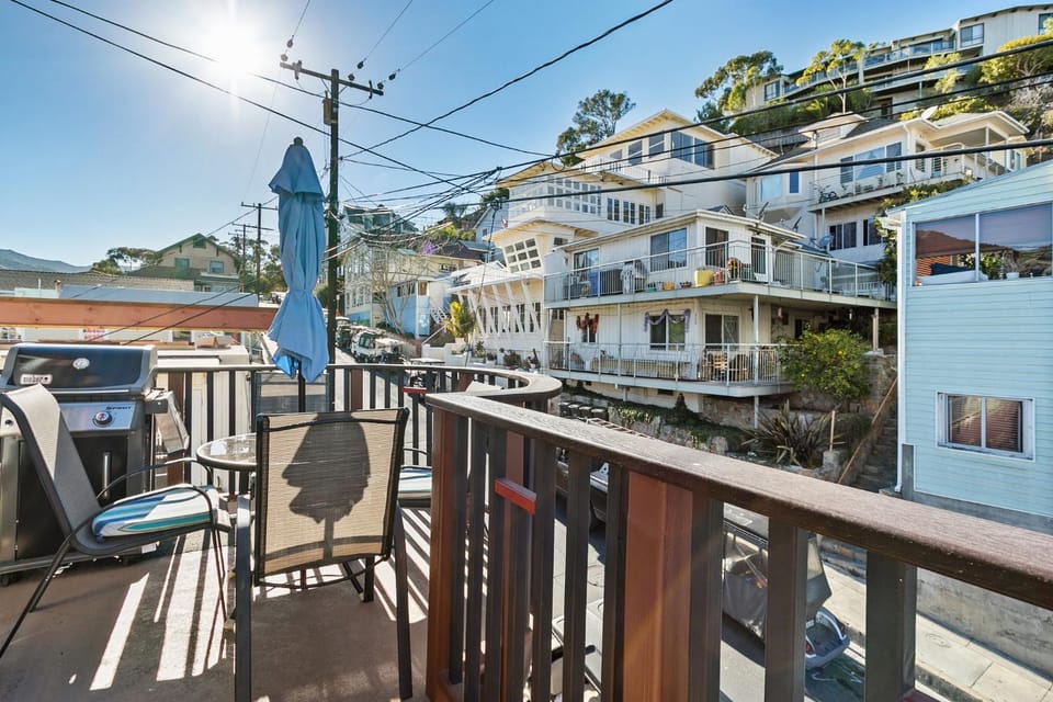 318M Upper 318 Metropole #3 House in Avalon