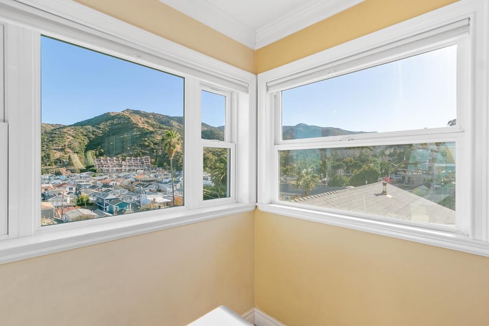 318M Upper 318 Metropole #3 House in Avalon