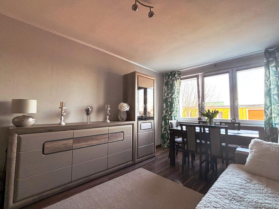 Bed, Living room, Photo of the whole room, Seating area, Dining area