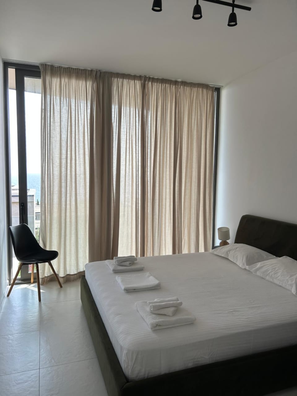 Bed, Photo of the whole room, towels