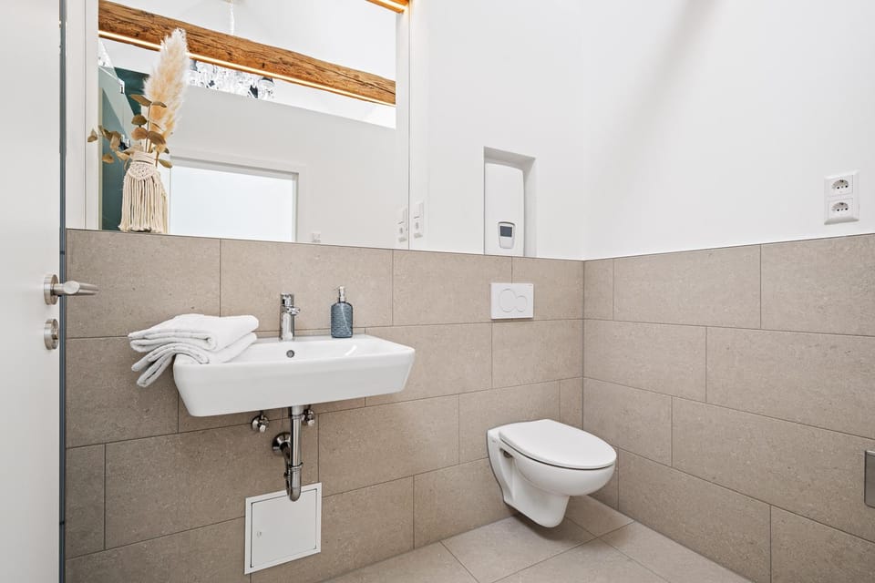 Toilet, Bathroom, towels