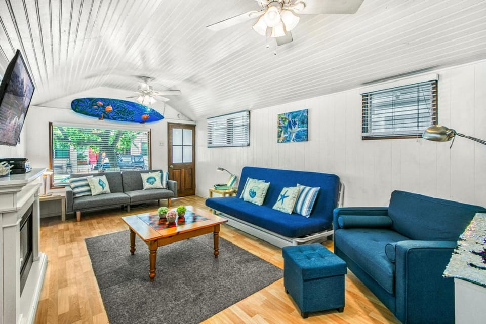 322S 322 Sumner Ave House in Avalon