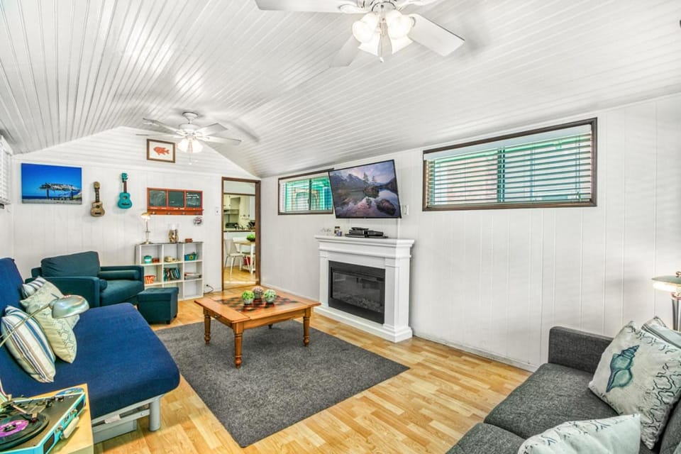 322S 322 Sumner Ave House in Avalon