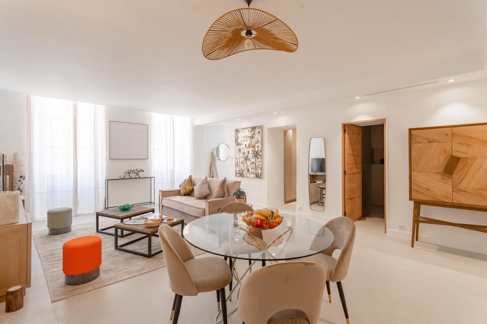 Seating area, Dining area