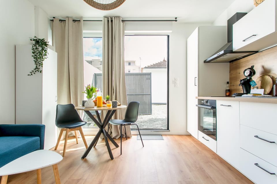 Charmant studio avec coin nuit & cuisine extérieur agréable 22B Apartment in Pays de la Loire