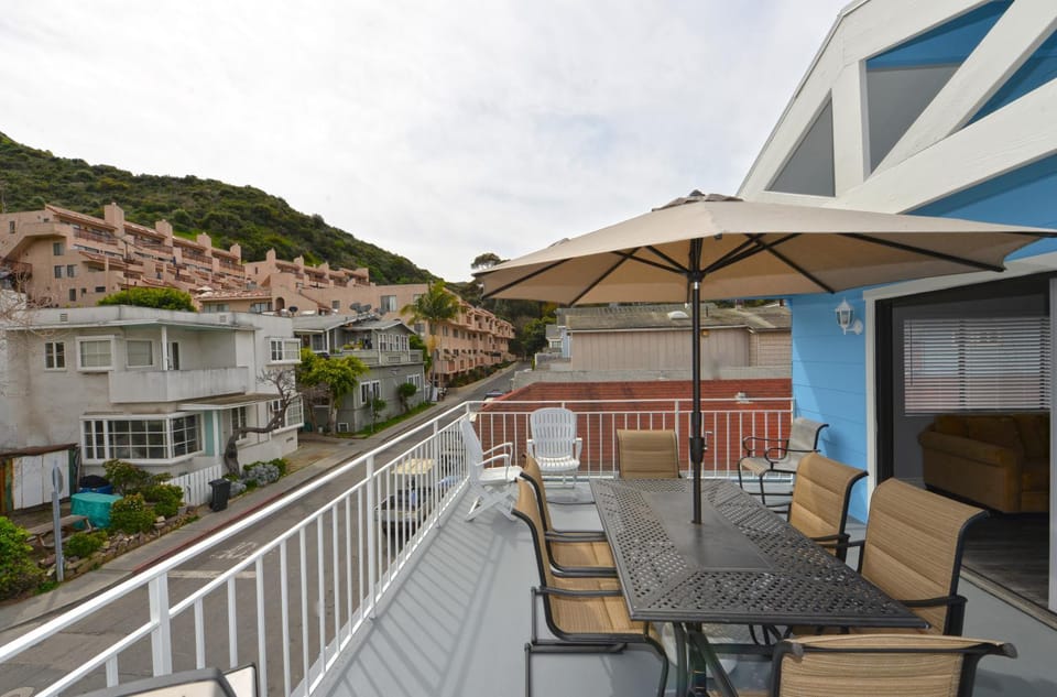 323C 323 Clemente House in Avalon