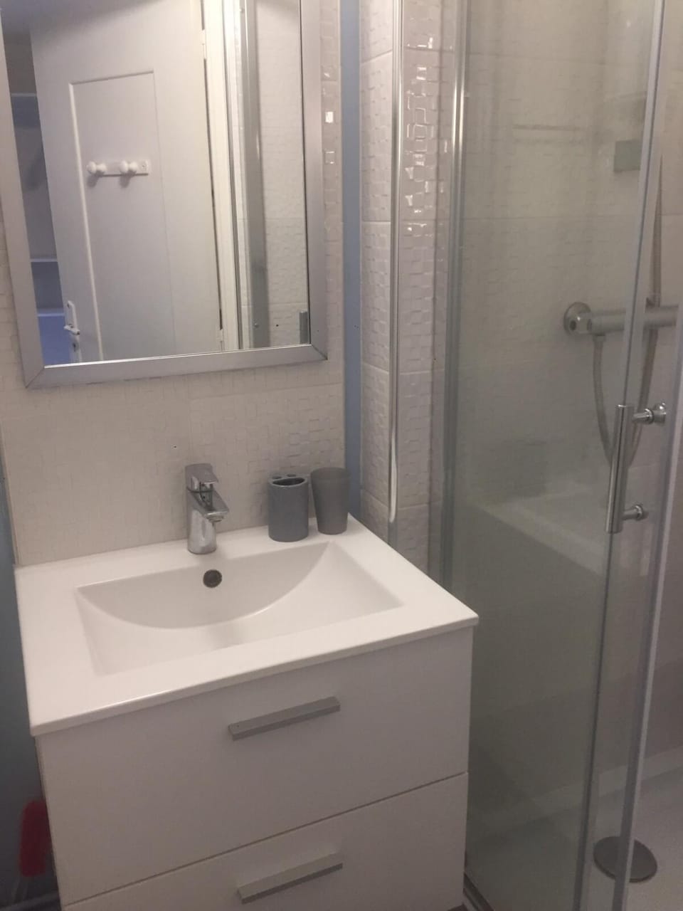 LES GITES CHEROIS agréable RDC maison- 2 personnes Apartment in Auvergne-Rhône-Alpes